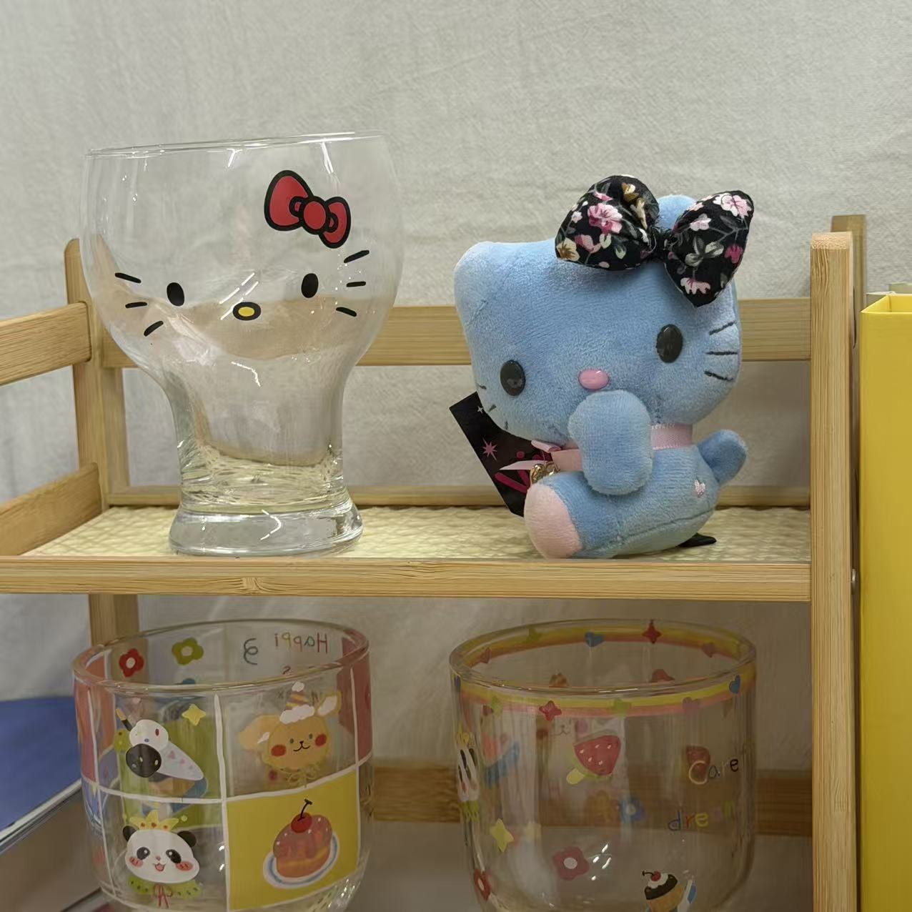 Blue Hello Kitty Floral Print  - Good Floral & Wedding Decor Supply Photos 评论和价格